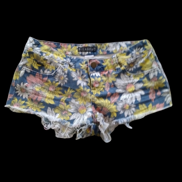 Billabong Pants - Women's frayed BILLABONG BOOTY Shorts